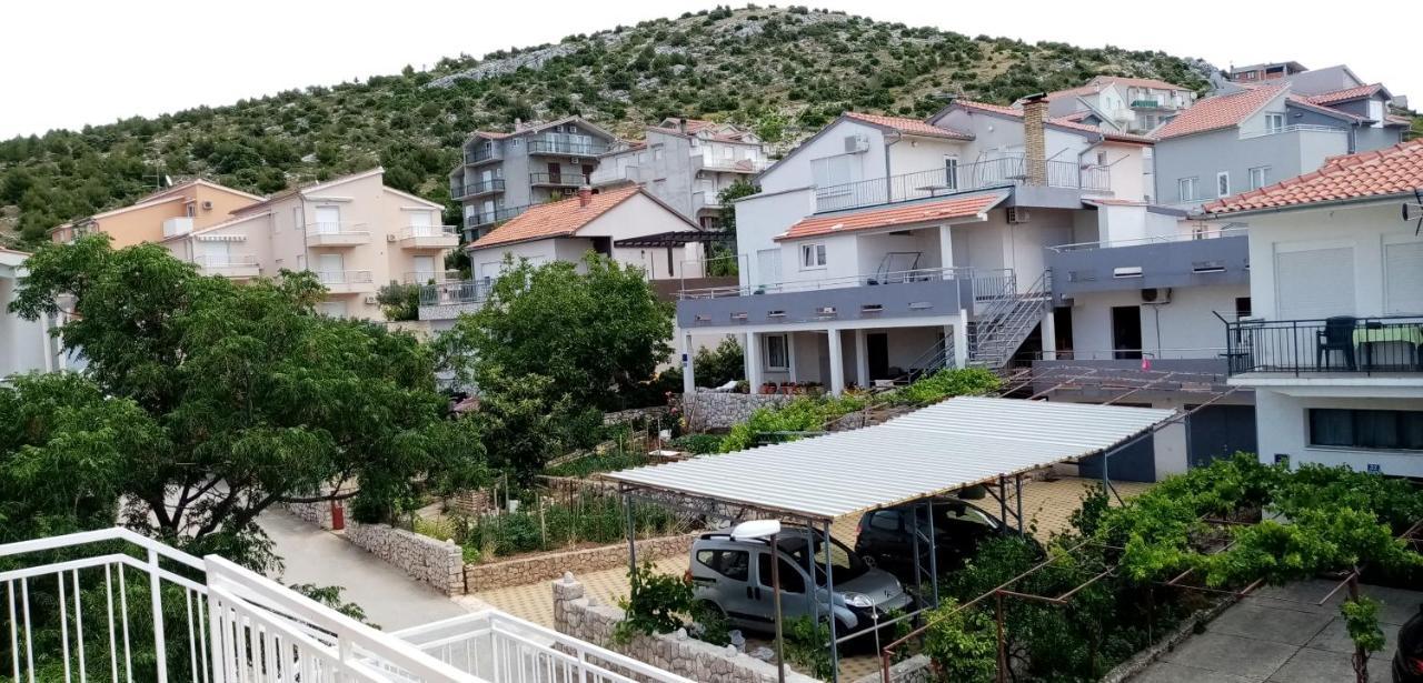 Apartments Bilo Near Primosten Primošten Exterior foto