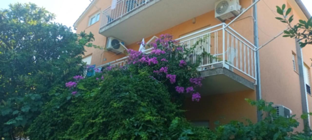 Apartments Bilo Near Primosten Primošten Exterior foto