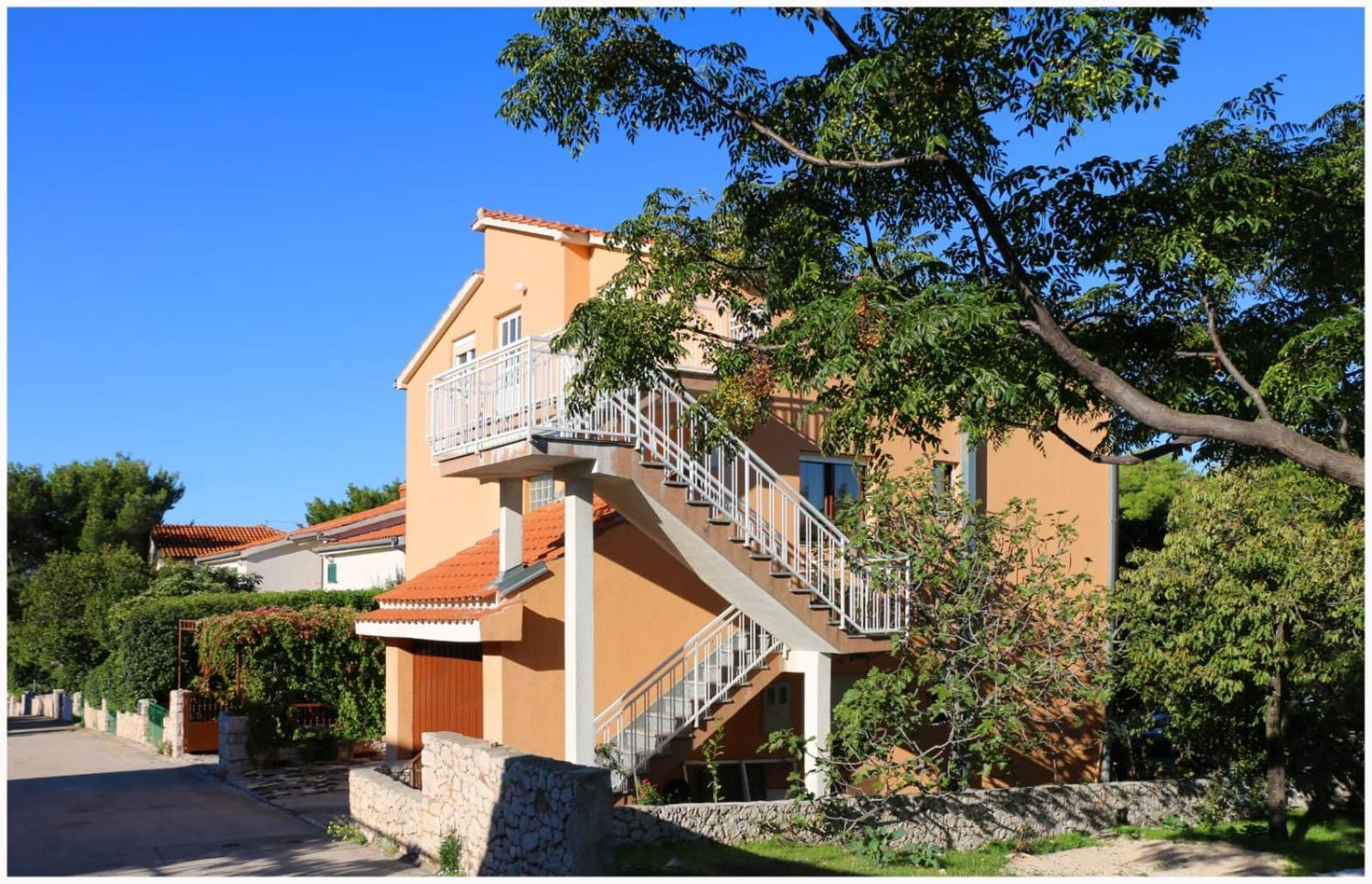 Apartments Bilo Near Primosten Primošten Quarto foto
