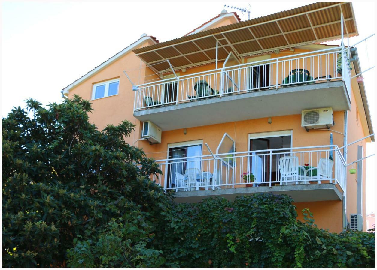 Apartments Bilo Near Primosten Primošten Exterior foto