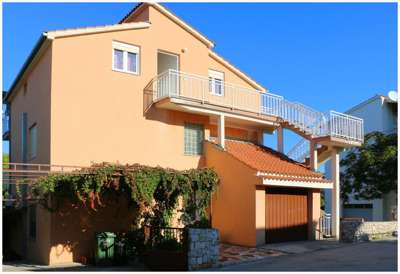Apartments Bilo Near Primosten Primošten Exterior foto